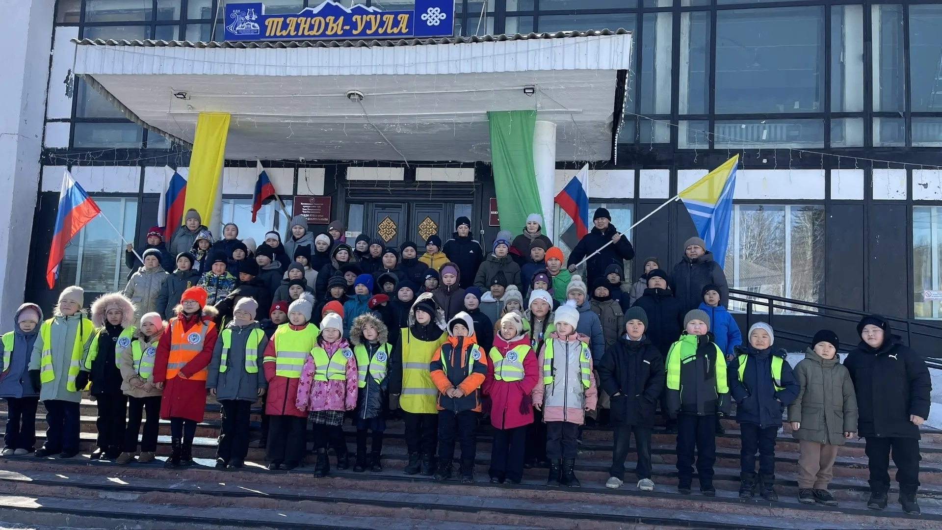 12 годовщина воссоединения Крыма и Севастополя с Россией <p>Сегодня, 18 марта, на площади Кожуунного дома культуры «Танды‑Уула» прошёл торжественный митинг, посвящённый Дню воссоединения Республики Крым и города Севастополя с Россией