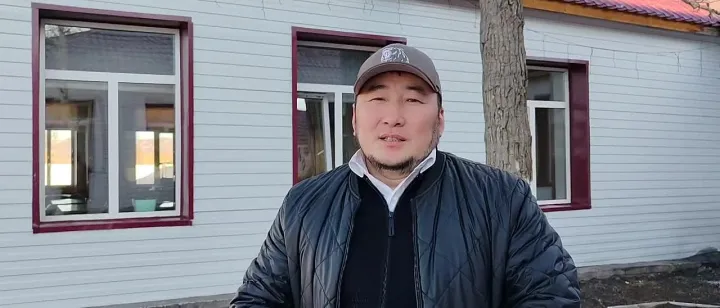 Тыва Республиканың алдарлыг артизи, Өвүр кожууннуң культура эргелелиниң удуртукчузу, кожууннуң адалар чөвүлелиниң даргазы Айдыс Викторович Даржай Тываның Чазааның отчедун эки деп үнелээн