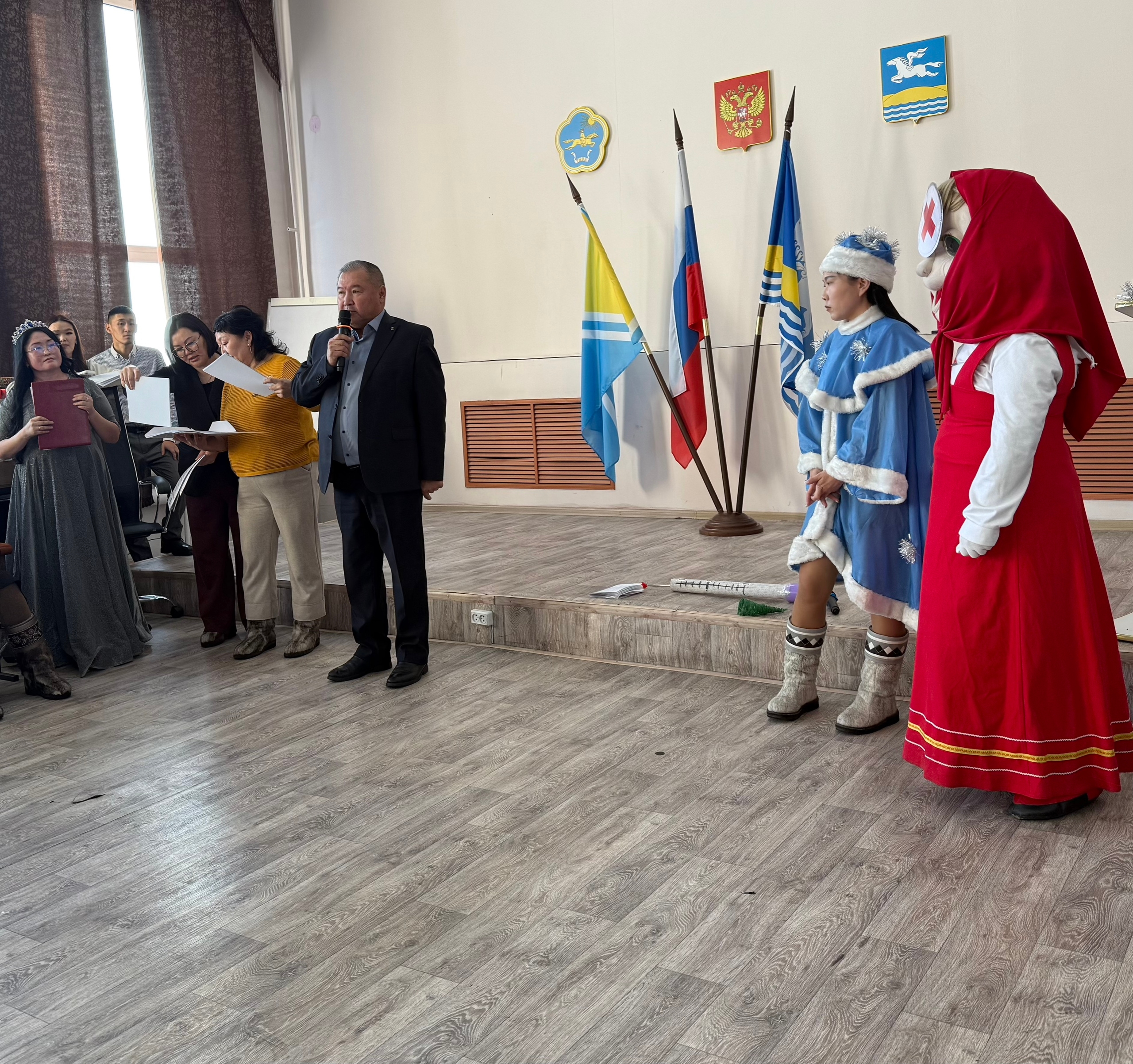 Сегодня в нашем районе состоялось особое, праздничное и долгожданное событие – традиционная Новогодняя ёлка Председателя администрации Эрзинского района