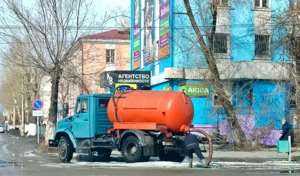 МКУ «Благоустройство» продолжает откачиватьлужи