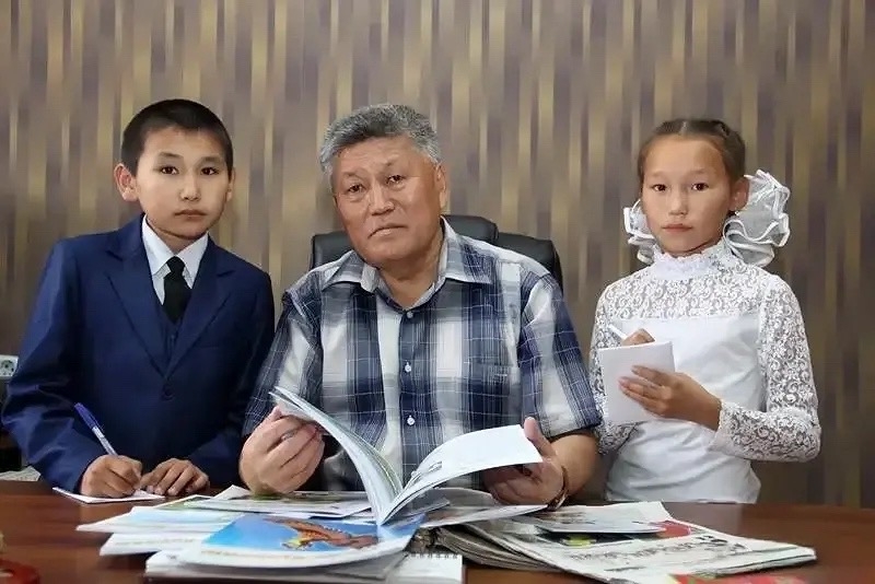 Сегодня свой 70-летний юбилей отмечает заслуженный журналист России, писатель и переводчик Александр Сан-оолович Шоюн
