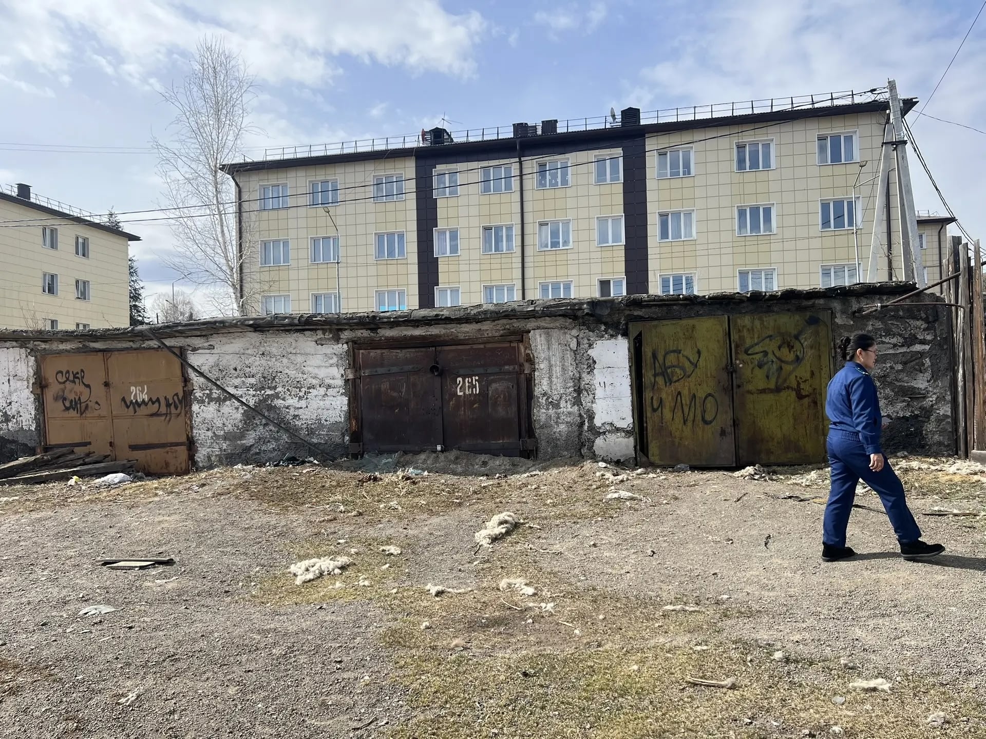 Сегодня специалисты отдела экономики администрации Чеди-Хольского кожууна совместно с заместителем прокурора Чеди-Хольского кожуунаОлча Александровной Сарыглар провели проверку в селе Хову-Аксы, в ходе которой были выявлены следующие нарушения:<p>1