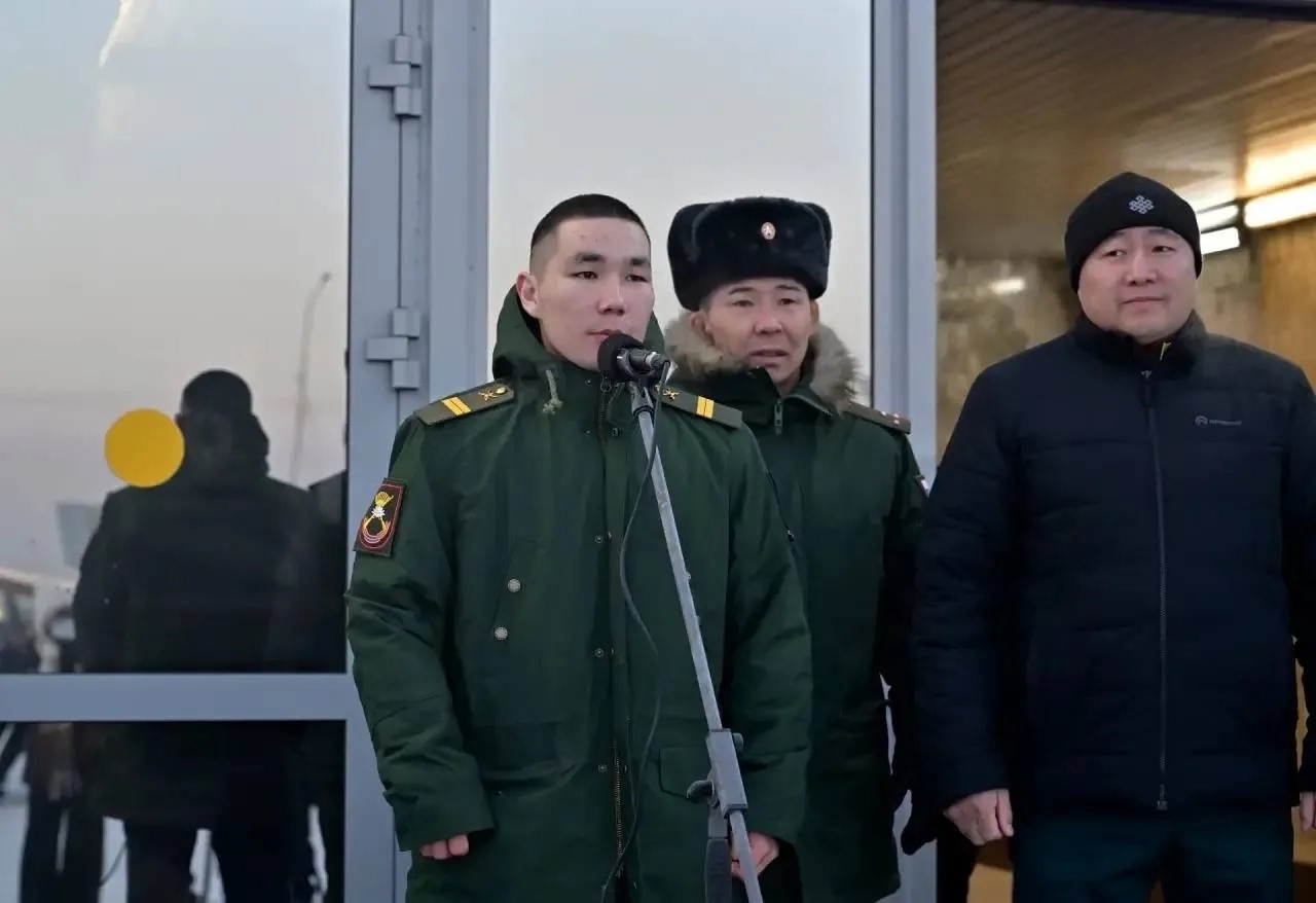 Недавно вся страна узнала о невероятном героизме простого парня из Республики Тыва — Найыра Кыргыса. Молодой солдат проявил мужество и отвагу, защищая Родину на передовой линии фронта. Его храбрость стала примером настоящего патриотизма и преданности свое