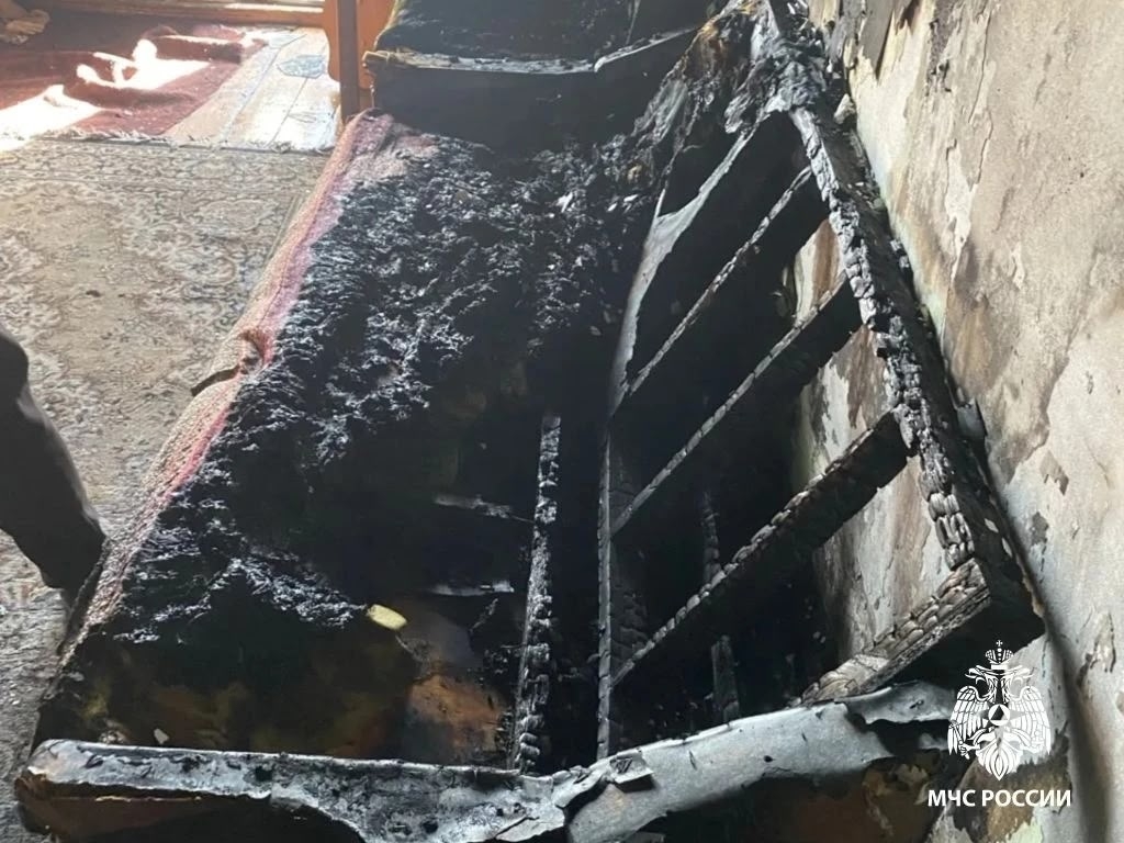 В Ак-Довураке пожарные спасли мужчину, уснувшего с непотушенной сигаретой