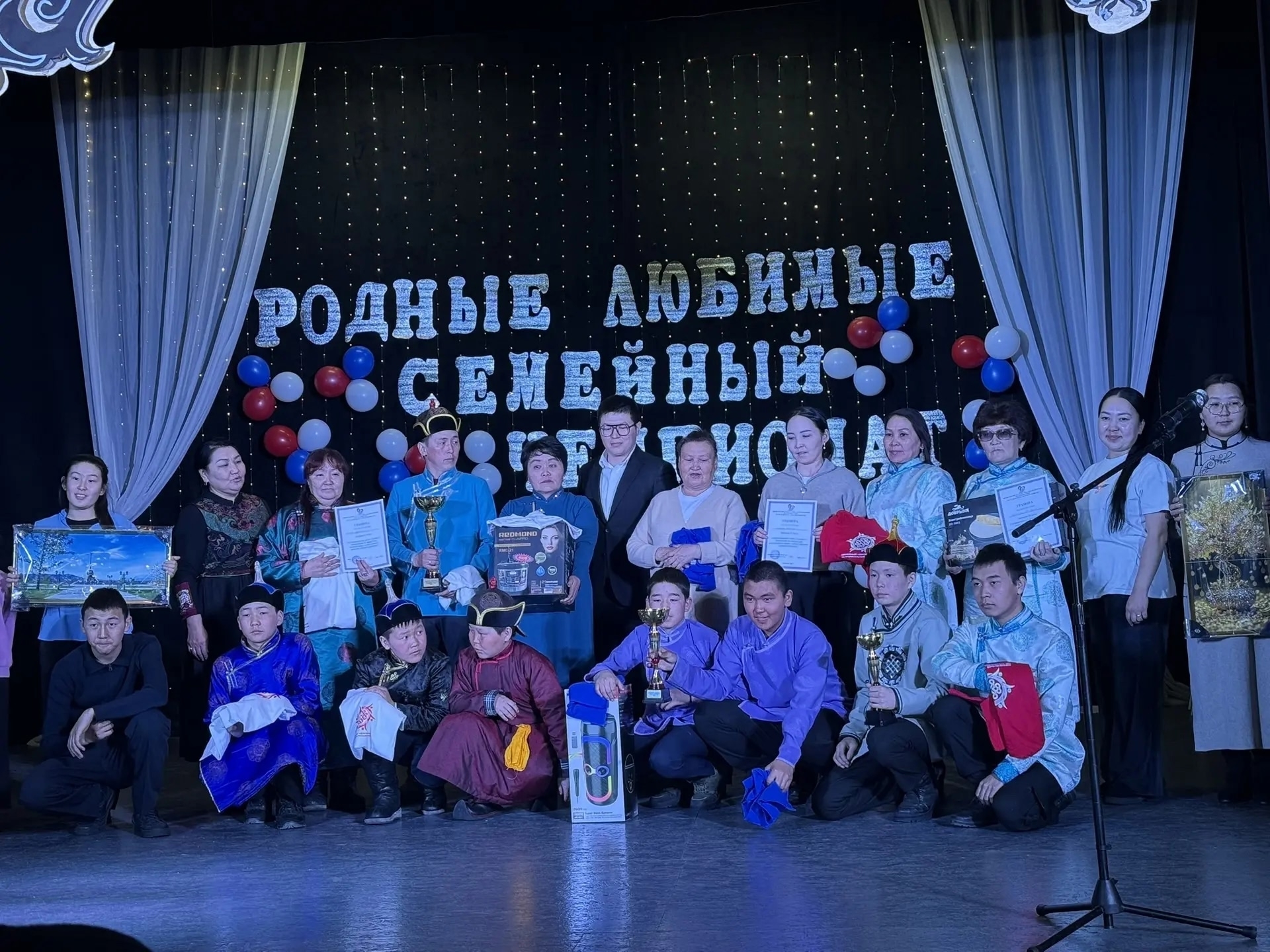 Как прошел Семейный Чемпионат по национальным играм в Тес-Хеме и кто завоевал награды?<p>Вчера, 18 марта, в кожуунном доме культуры имени Кан-оола Баазан-оола царила особая атмосфера тепла и веселья