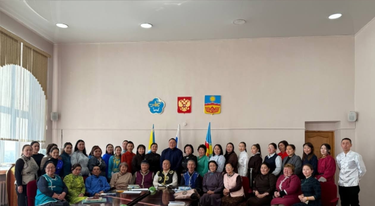 Хундулуг чангыс чер чурттугларывыс, силер бугудеге Овур кожууннун "Чангыс демниг Россия" партиязынын мурнундан, Толээлекчилер Хуралынын болгаш Овур кожуун чагыргазынын мурнундан шаг чаазы Шагаа-биле изиг байыр чедирип тур бис
