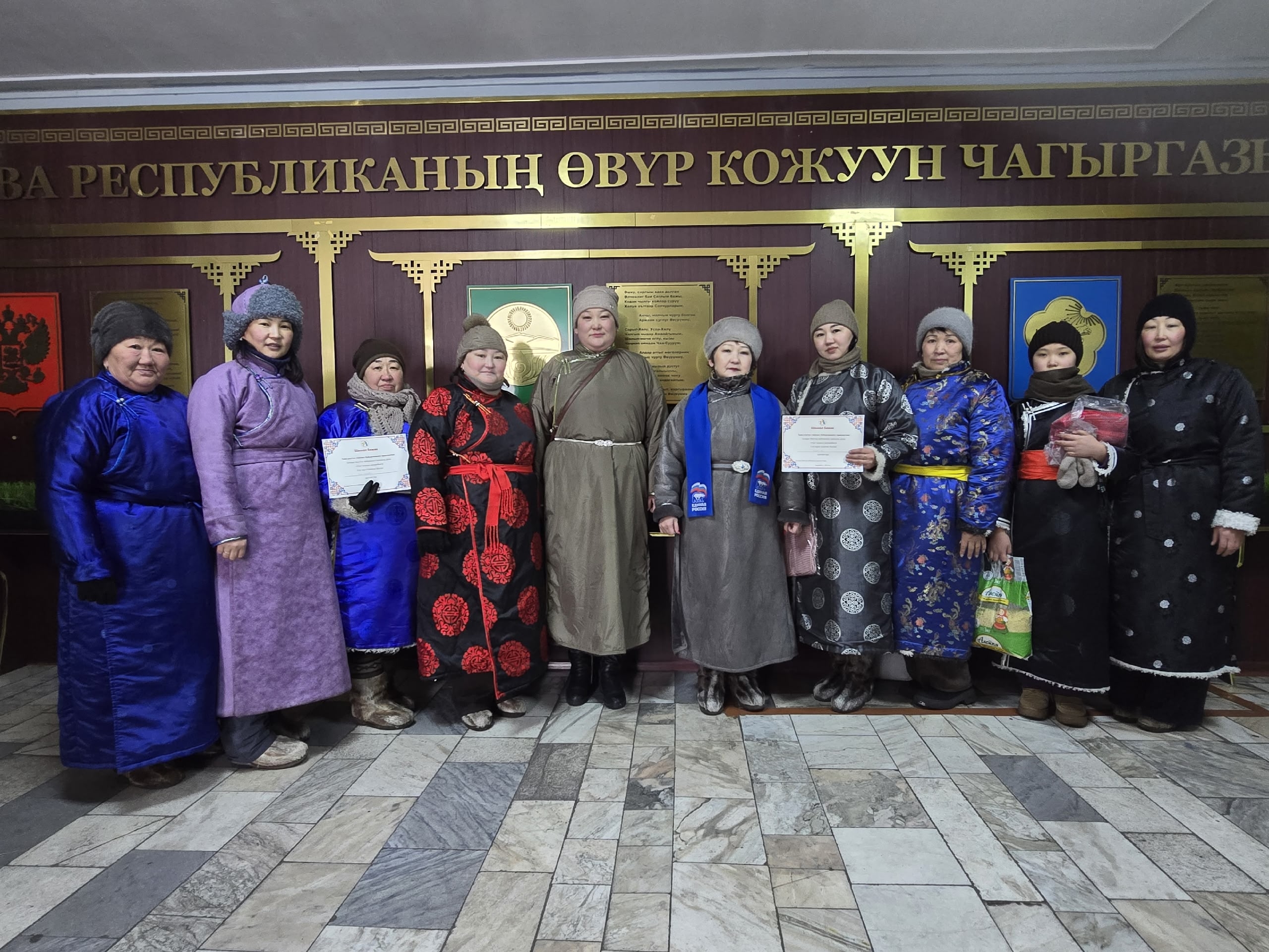 Февраль 18 те Аныяктар шолунге Тыва улустун "Шагаа" байырлалынга турсакааткан "узун тыныш" моорейин кожууннун болгаш сумунун депутаттары этиргеннер