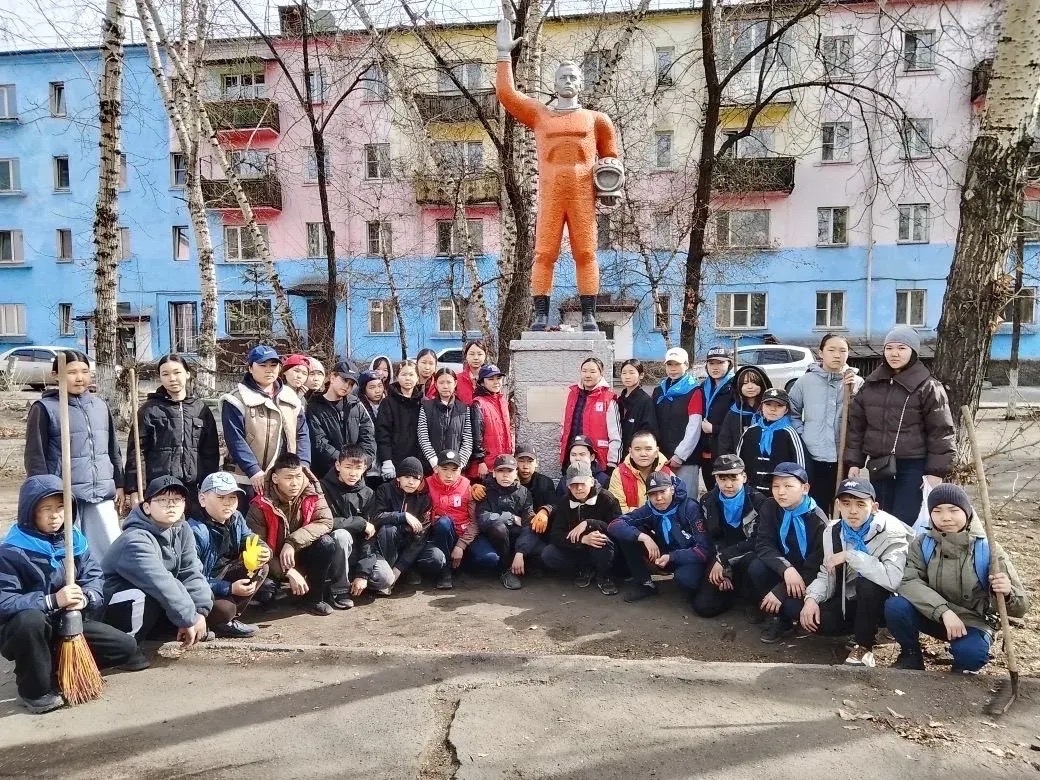 Учащиеся средней школы N2 г