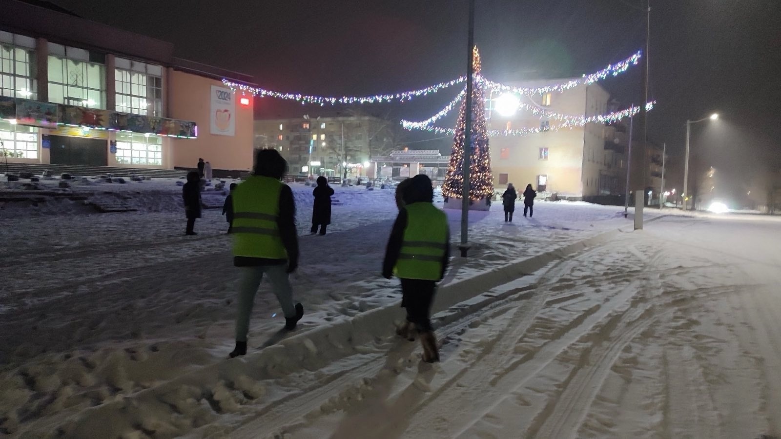 Для поддержания общественного порядка в городе коллектив Дома детского творчества вышел на рейд