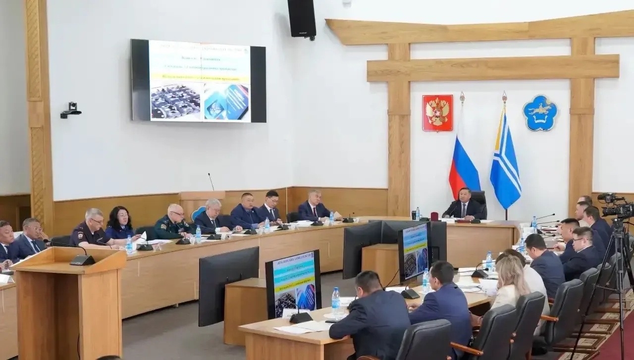 В преддверии летнего сезона наш приоритет — безопасность и благополучие детей. На аппаратном совещании поручил ведомствам реализовать комплекс мер по профилактике правонарушений и детского травматизма.