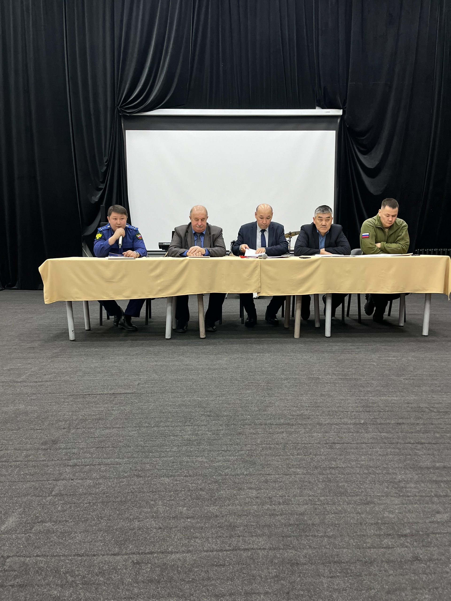 В городе Ак-Довурак администрацией проведен сход граждан