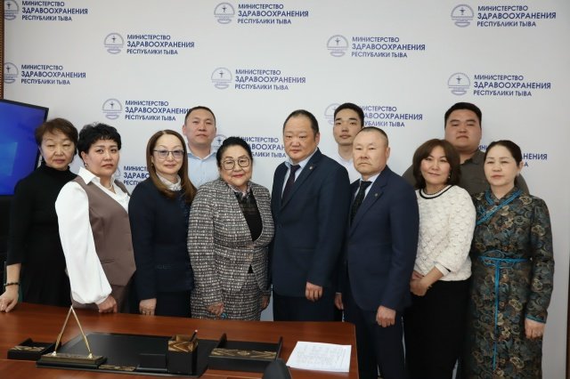 Медики из Тувы выезжают в Китай для подготовки специалистов Центра восточной медицины в Кызыле