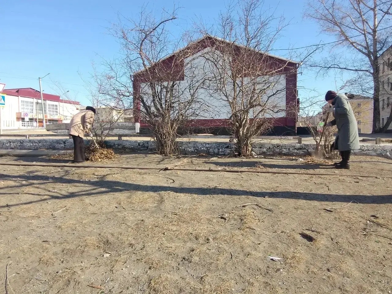 В нашем городе прошёл субботник<p>Все учреждения города объединились для того, чтобы навести порядок и создать уют на своих территориях, поддерживая чистоту и порядок