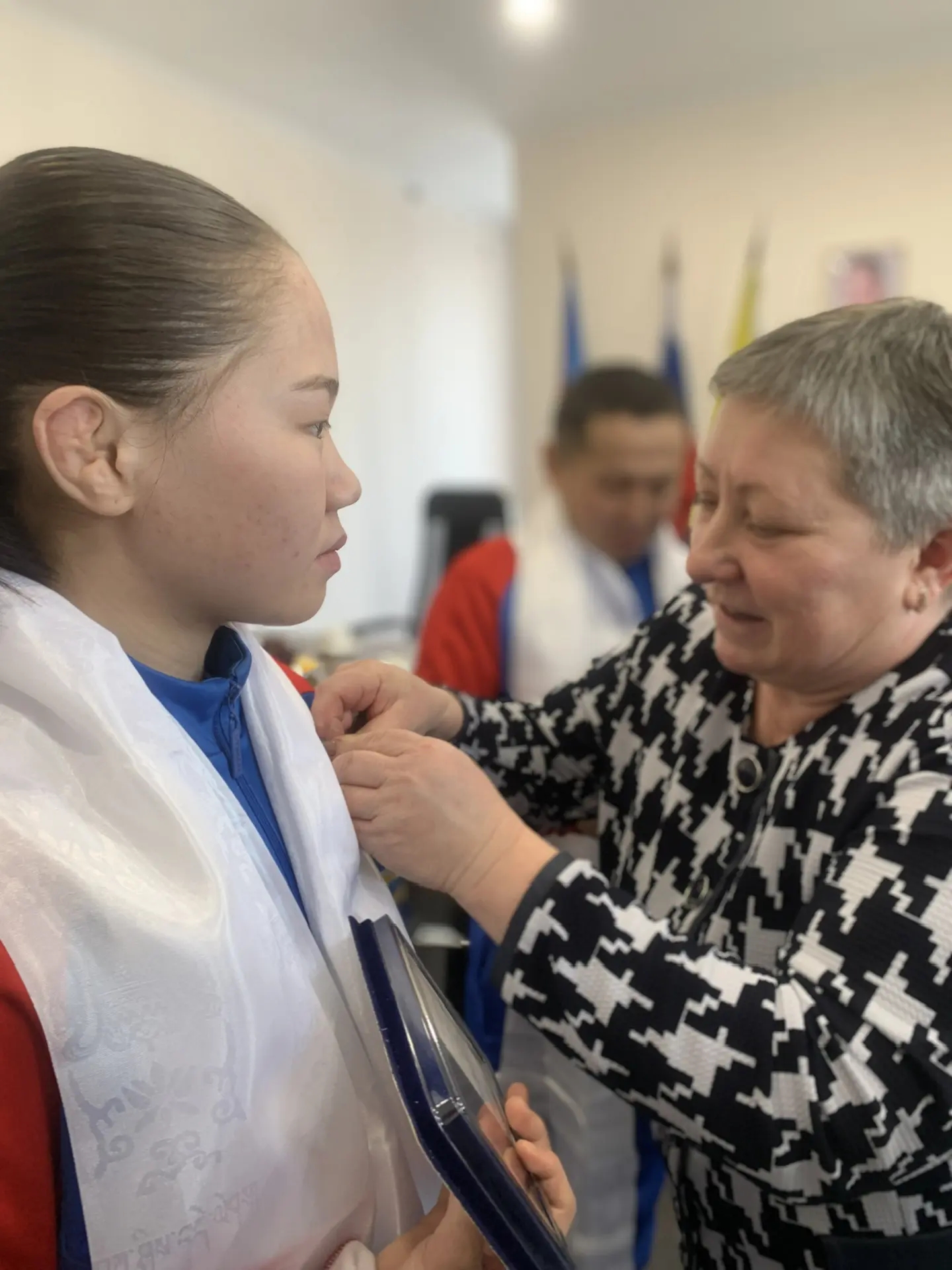 Руководители Кызылского кожууна - Глава Елена Ивановна Филиппова, и