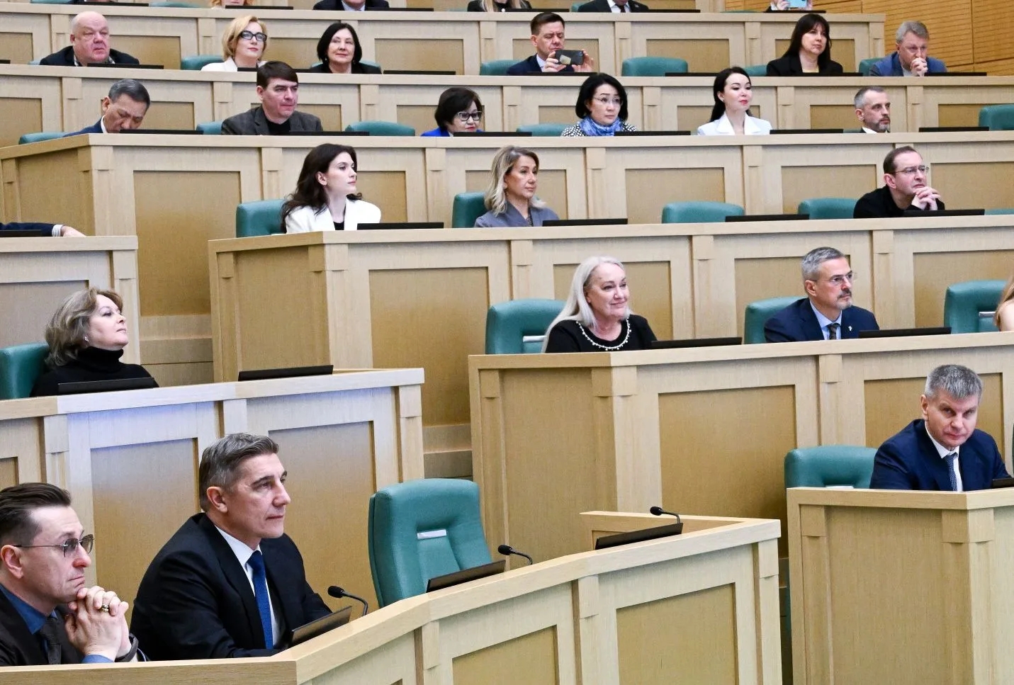 Виктория Монгуш приняла участие во встрече председателя Совета Федерации с деятелями театрального искусства