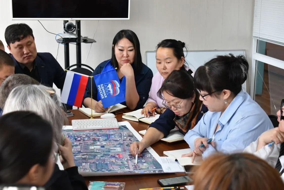 Долаана Манчик-оол, руководитель фракции партии «Единая Россия» в Хурале представителей Пий-Хемского кожууна, приняла активное участие в проектировании участков улиц Советская и Ленина в городе Туране для Всероссийского конкурса лучших проектов создания к