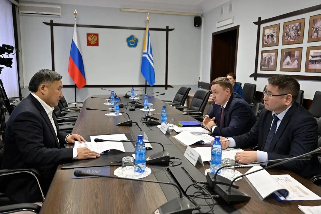 Владислав Ховалыг обсудил развитие энергосистемы Тувы с руководителем регионального диспетчерского управления