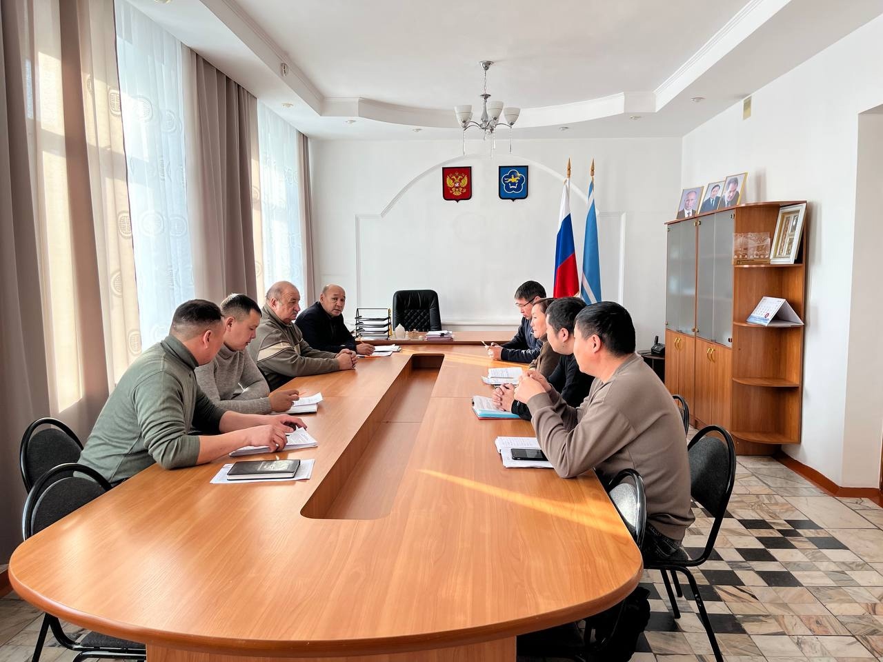 Рабочий визит в Ак-Довурак министра топлива и энергетики Эдуарда Куулар<p>С рабочим визитом в Ак-Довурак приезжал министр топлива и энергетики РТ Эдуард Анатольевич