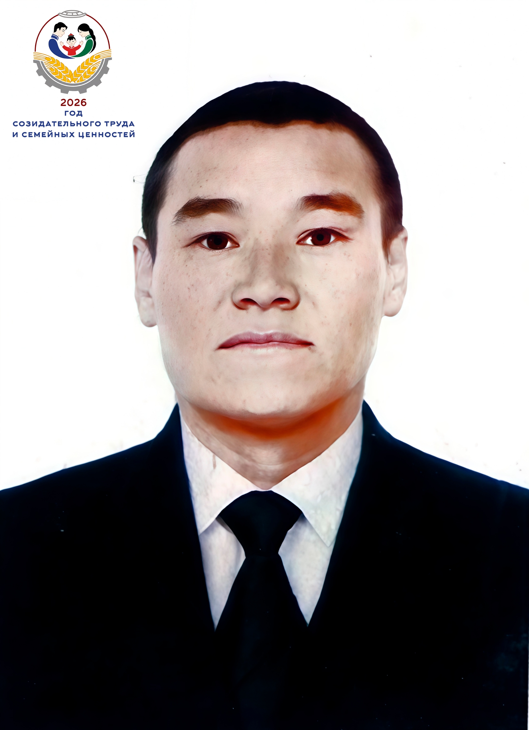 Донгак Орлан-оол Хирлиидекович родился 25 мая 1967 года в селе Мугур-Аксы Монгун-Тайгинского кожууна Республики Тыва в многодетной семье с братом-близнецом Ортун-оолом. Родители его — простые рабочие совхоза имени 60-летия СССР. В их семье воспитывались 1