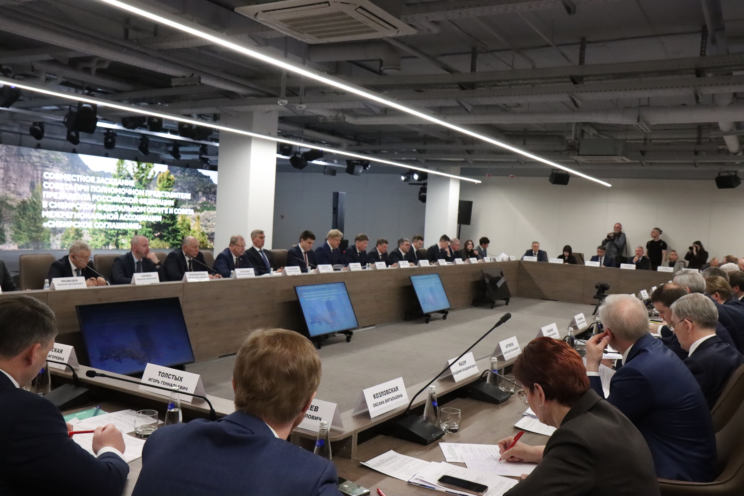 В Красноярске состоялось совместное заседание Совета при полномочном представителе Президента Российской Федерации в Сибирском федеральном округе и Совета Межрегиональной ассоциации «Сибирское соглашение»
