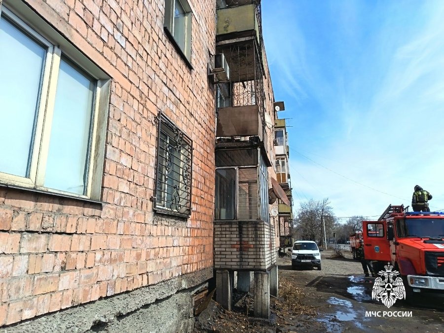 Сосед-курильщик вызвал пожар на чужом балконе в Кызыле
