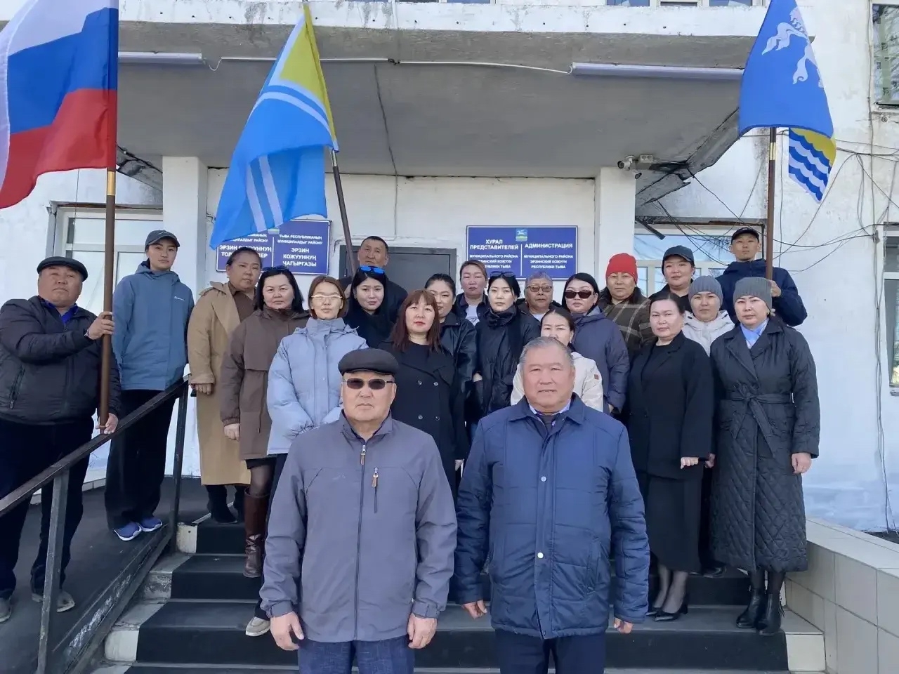 Уважаемые депутаты, муниципальные служащие, ветераны муниципальной службы и все работники органов местного самоуправления