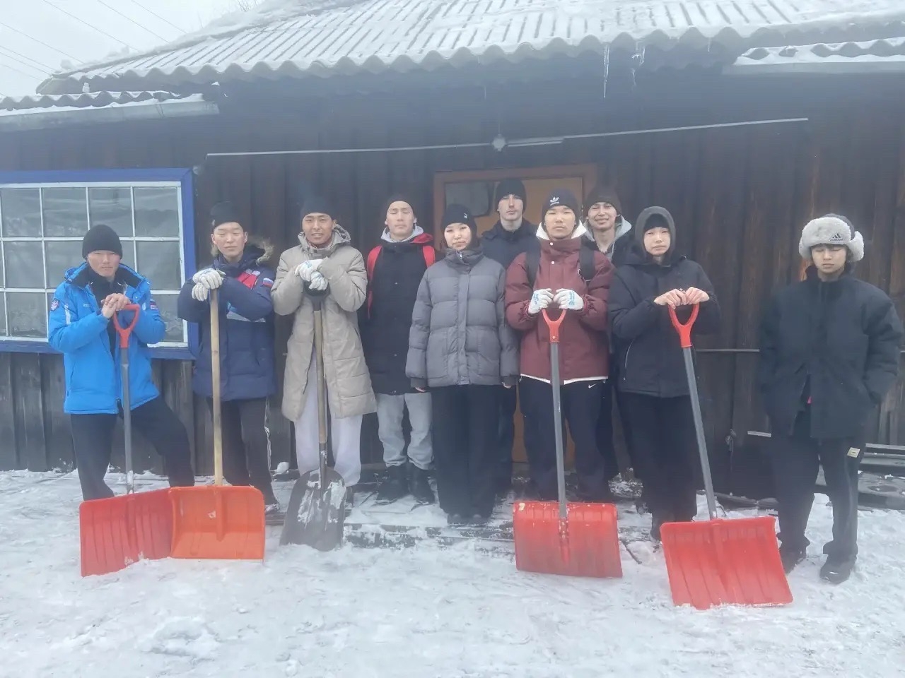 Студенты техникума агротехнологий помогли одинокому жителю Каа-Хемского района