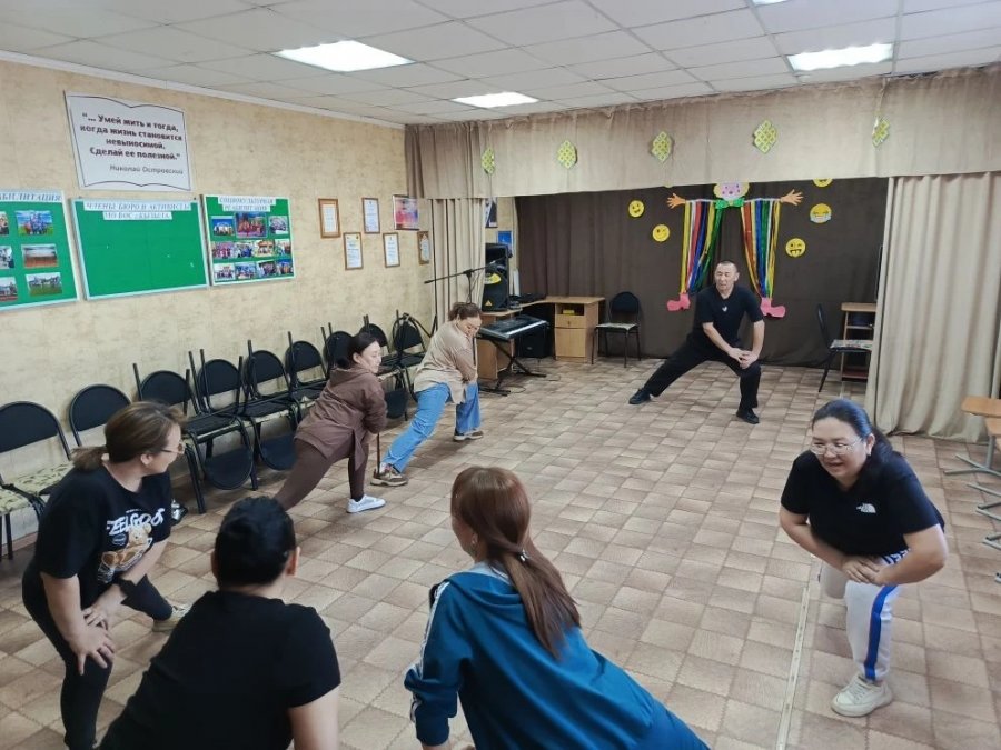 В Тувинской специальной библиотеке рабочий день начинают с зарядки