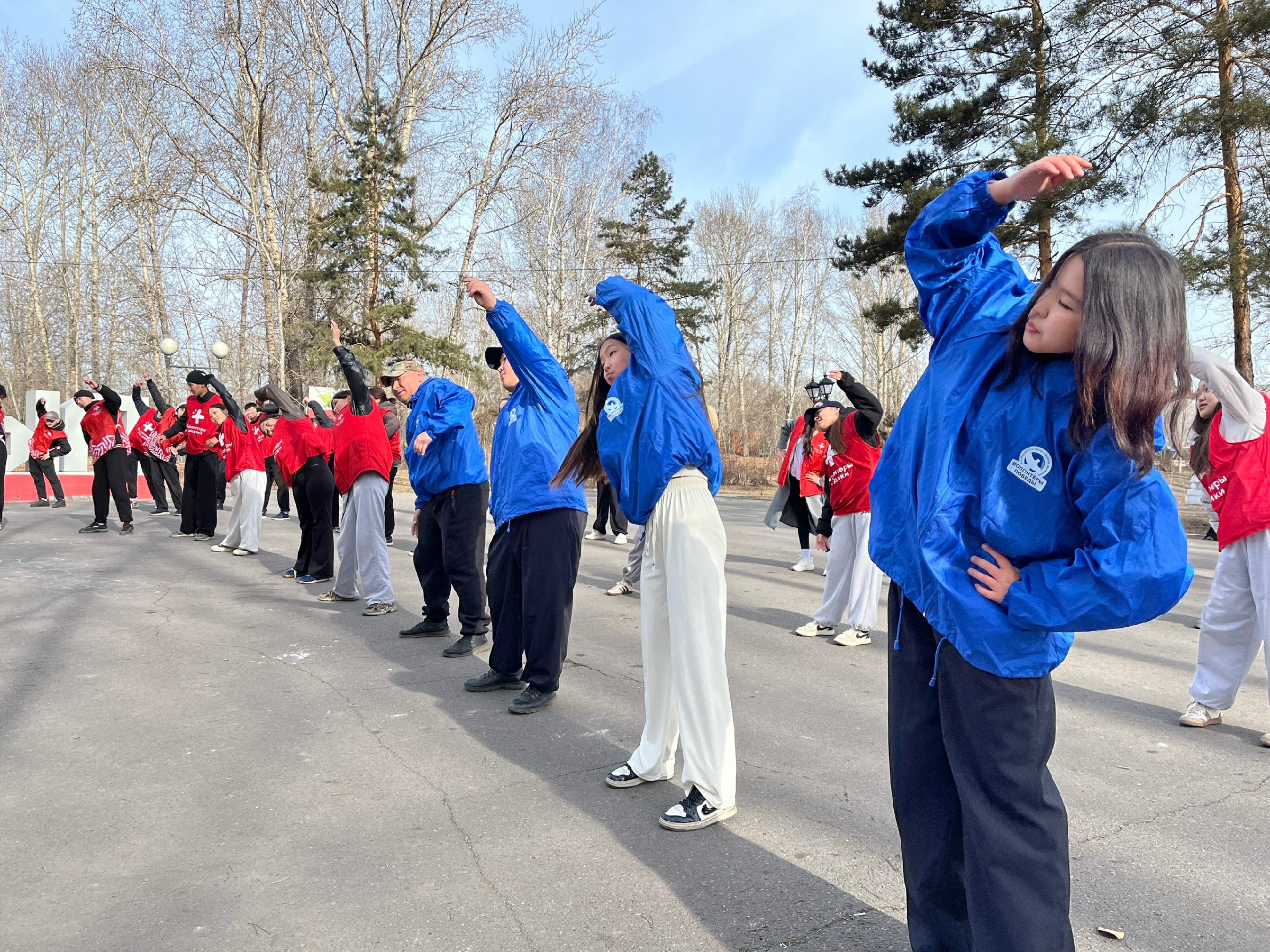 Зарядка с чемпионом прошла в Молодежном парке Кызыла